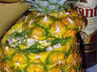 Салат с креветками и ананасами