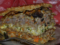 Блинчатый пирог с мясом и яйцами