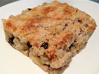 Пудинг с изюмом и яблоками