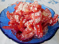 Салат с помидорами и куртом