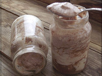 Йогурт с шоколадной пастой