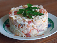 Салат с ветчиной и сыром