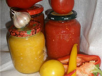Аджика из красных и жёлтых помидор