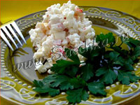 Салат "Нежность" с крабовыми палочками, яблоками и творогом