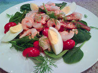 Салат из шпината с креветками