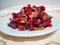 Салат из свёклы с кунжутом