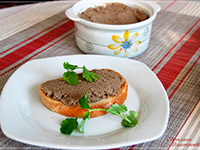 Паштет из куриной печени с морковью и луком