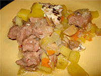 Мясо в горшочке с картошкой