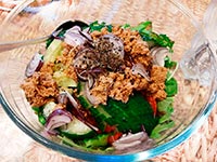 Салат с тунцом и огурцом