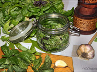 Базилик с чесноком и маслом