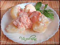 Молодой картофель с форелью