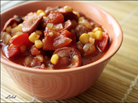 Гуляш из сосисок с фасолью и кукурузой