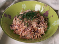 Салат из моркови с чесноком и сыром