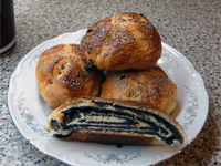 Дрожжевой рулет с маком