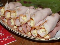 Рулетики ветчинные