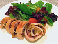 Рулетики из куриного филе с вишней