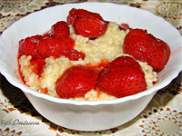 Пшённая каша с клубникой