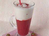 Клубничный смузи с мороженым