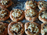 Ватрушки с курицей и грибами