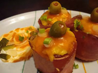 Рулетики из бекона с рисом и сыром