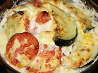 Рыба с овощами под соусом
