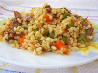 Булгур с овощами и тушёным мясом