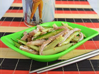 Салат со свиными ушками