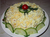 Салат с крабовыми палочками и сыром