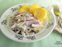 Салат с сельдью и огурцом
