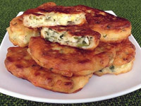 Оладьи с луком и яйцом