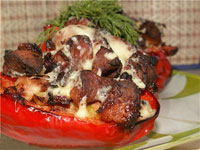 Перец, фаршированный индейкой и кабачками