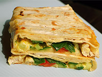 Рулет из лаваша с курицей и творогом