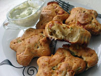 Несладкие маффины с брынзой, зелёным луком и укропом