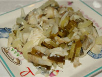Салат из рыбы с солёными огурцами