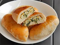Пирожки с яйцом и зелёным луком
