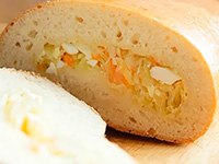 Кулебяка со свежей капустой и яйцом