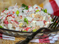 Крабовый салат с фасолью