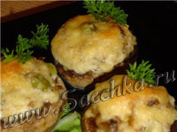 Грибы, фаршированные сыром и курицей
