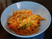 Фунчоза с курицей и овощами