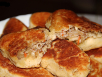 Гоголевские жареные пирожки с квашеной капустой и гречкой
