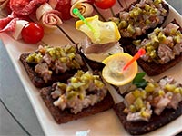 Бутерброды с селёдкой и горчицей