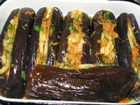 Фаршированные баклажаны с морковью и луком