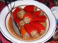 Перец, фаршированный мясом и рисом
