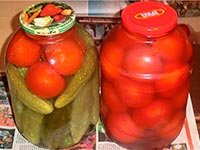 Маринованные огурцы с помидорами