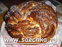 Пирог витой с финиками и орехами