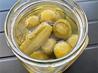 Маринованные огурцы с чесноком