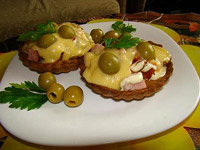 Тарталетки с беконом и грибами