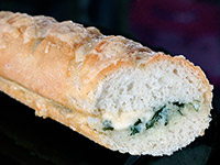 Багет с чесноком и сыром