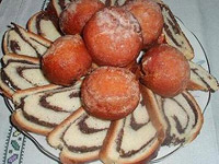 Завиванцы с маком и пампушки с вареньем из розы