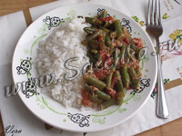 Жаренная фасоль с помидорами
